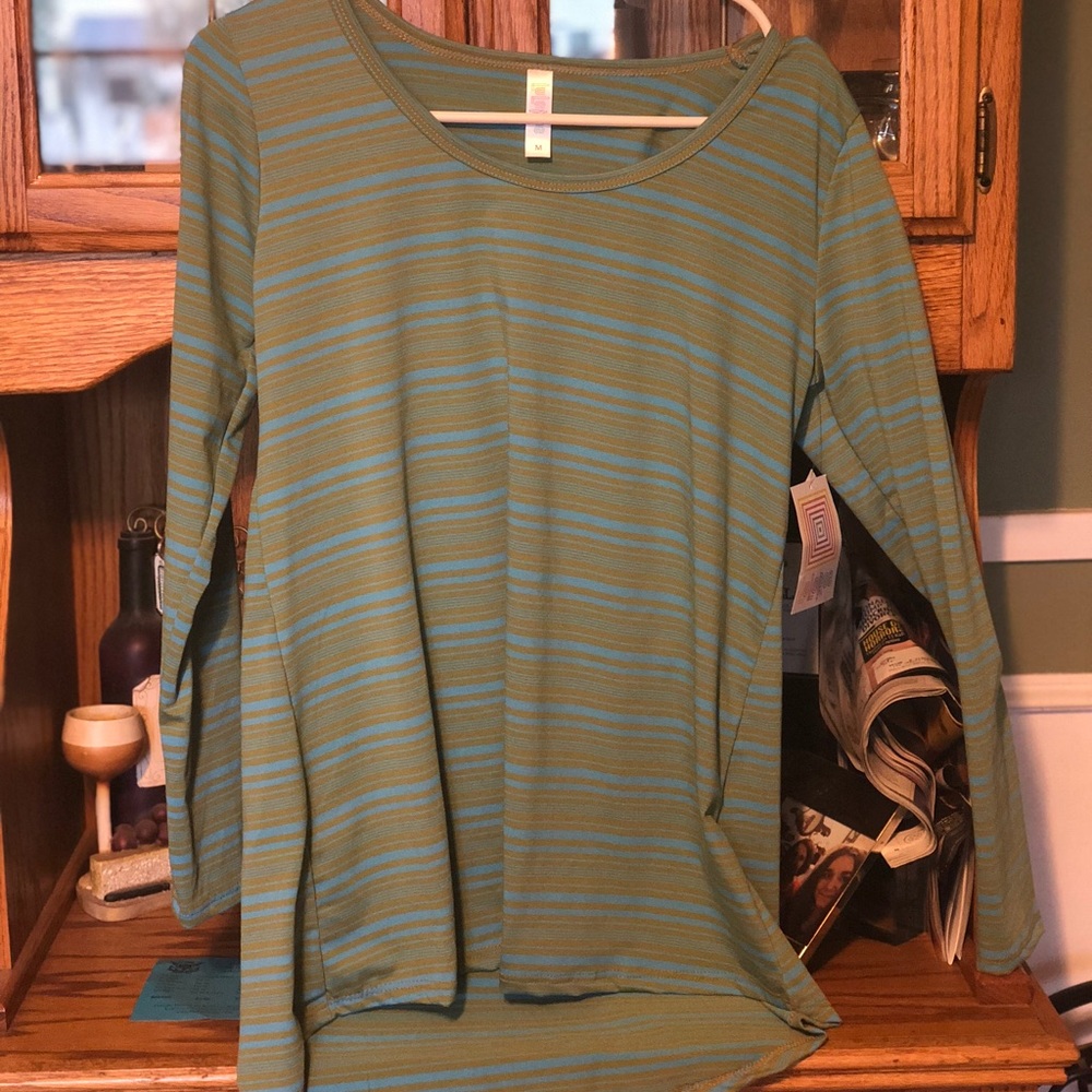 Size small Lynaee Lularue